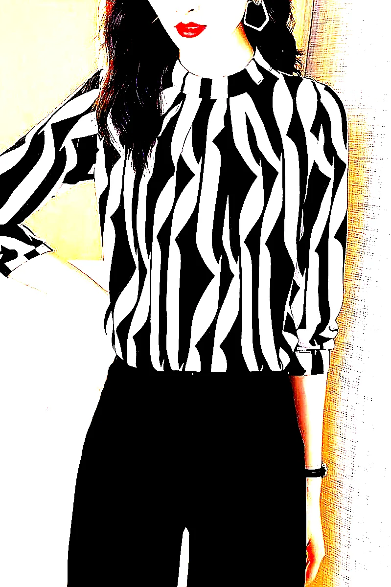 웨이브 스트라이프 하이넥 핀턱 블라우스 긴팔 여성 봄 가을 오피스룩 출근룩 정장 스타일 이미지 6