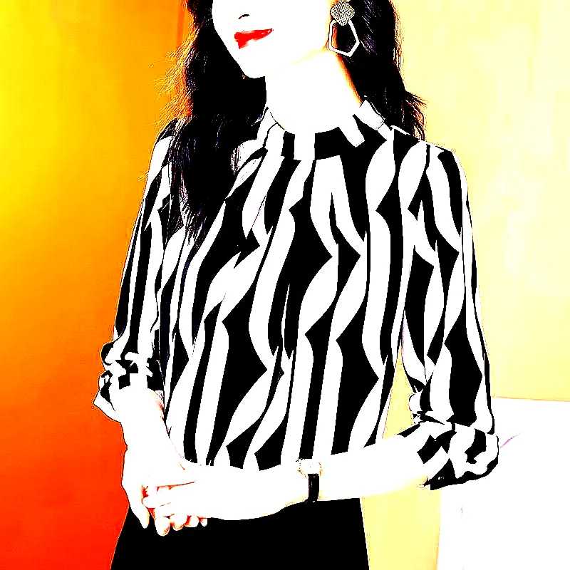 웨이브 스트라이프 하이넥 핀턱 블라우스 긴팔 여성 봄 가을 오피스룩 출근룩 정장 스타일 이미지 1